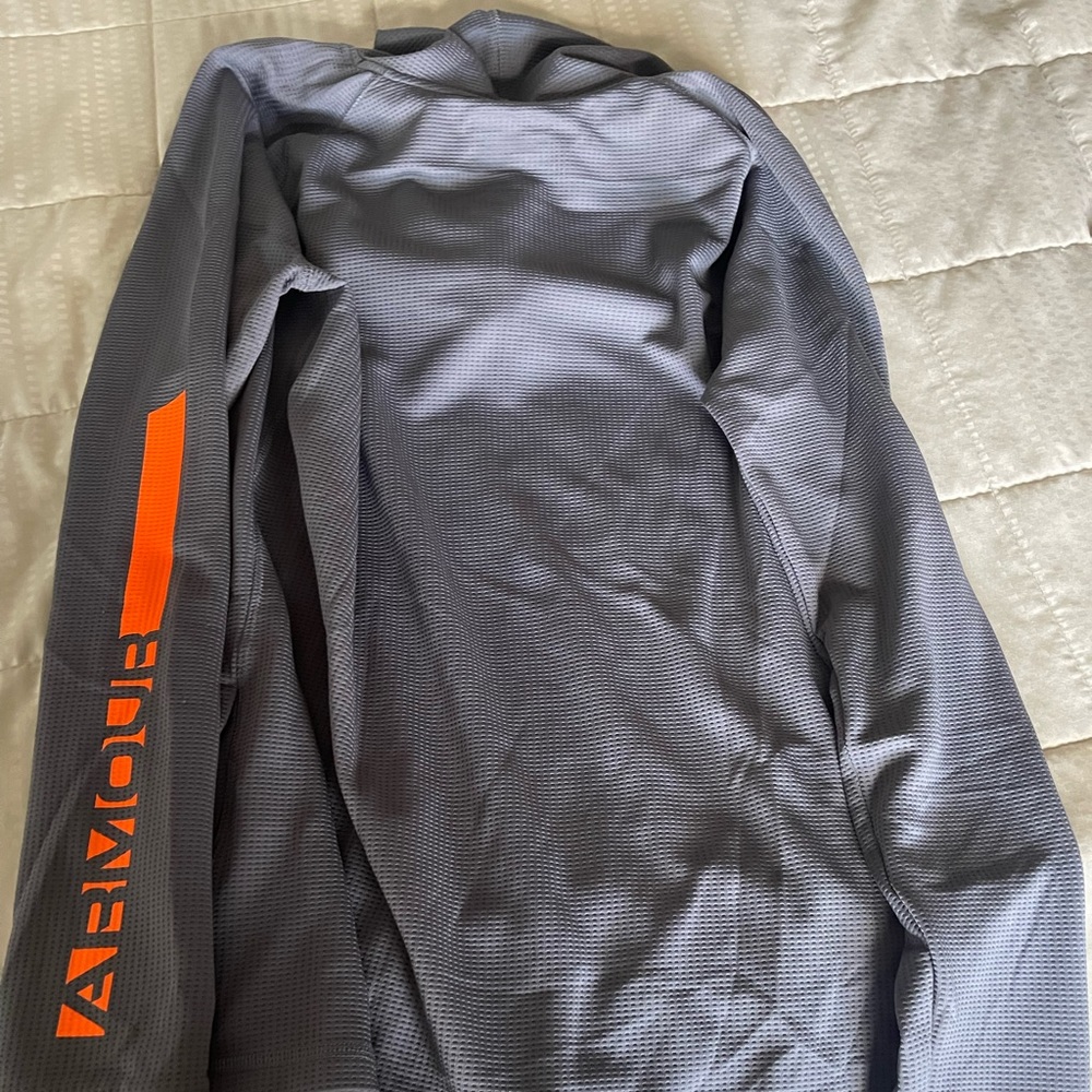 Youth XL loose under armour long sleeve with hood